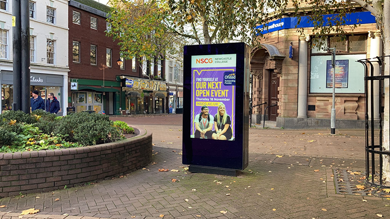 outdoor waterproof freestanding digital signage posters kiosks totems 49